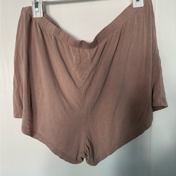 Kyte BABY Tan Athletic Shorts Lightweight Relaxed Fit - Picture 5 of 6